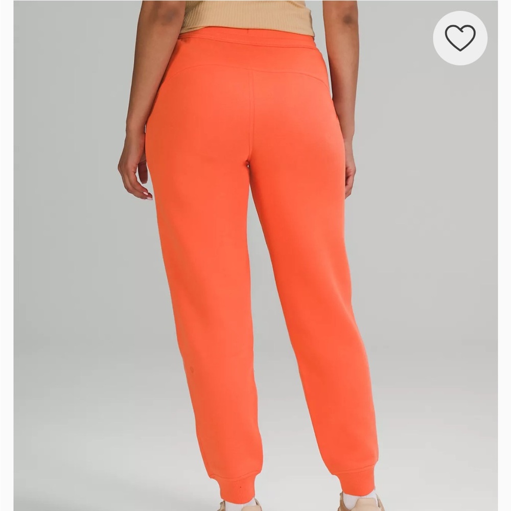 Lululemon Scuba Joggers in Warm Coral - Picture 2 of 4